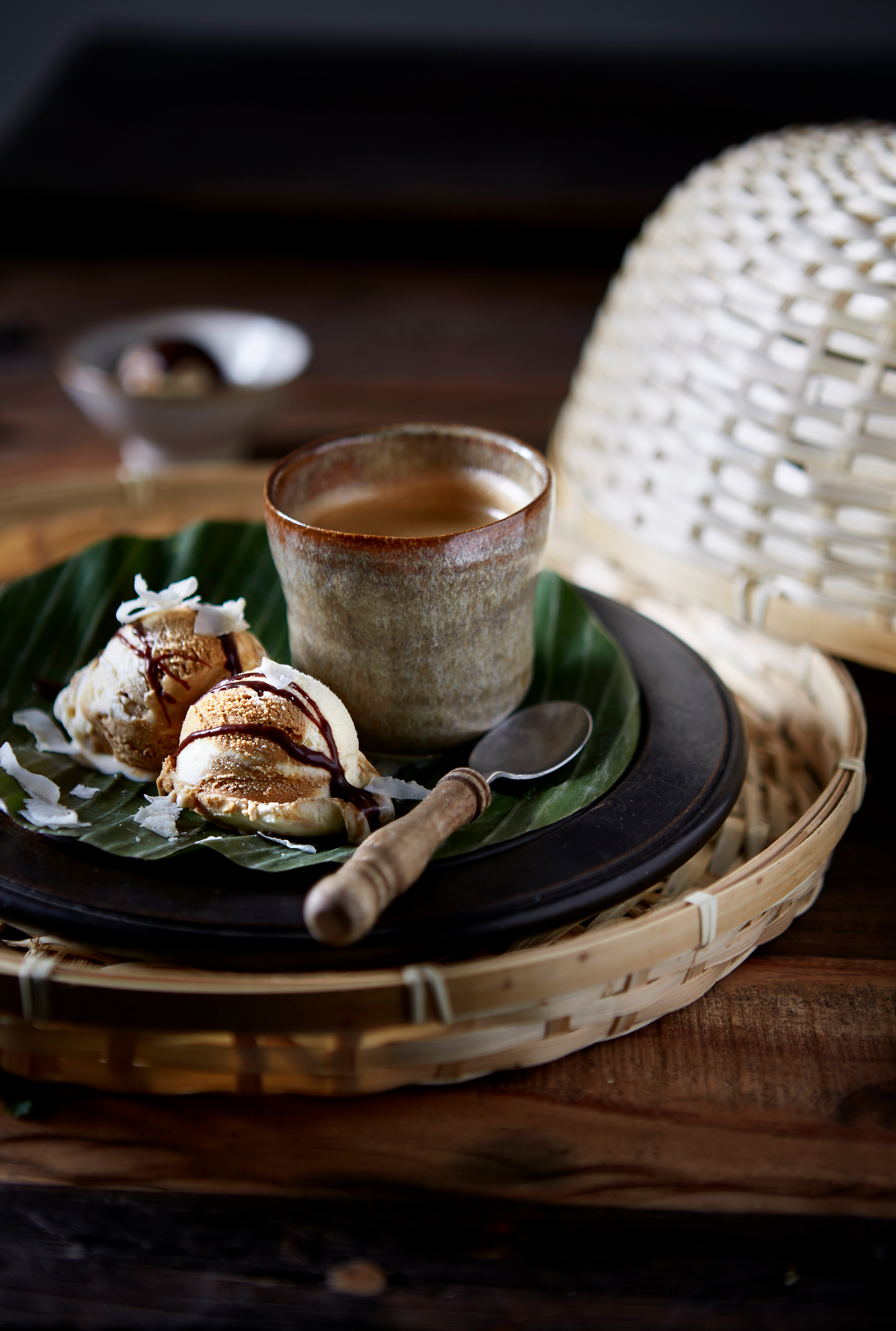 Vietnamees koffie-ijs met chocolade-kokossaus