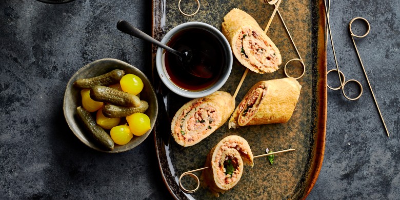Omeletrolletjes met pittige zalm
