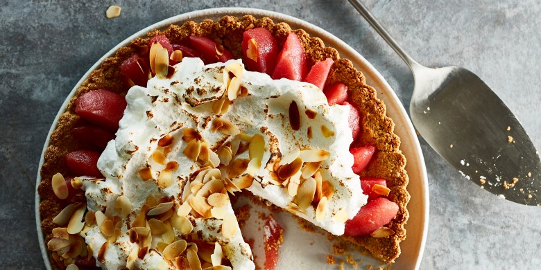 Havermout-meringue pie met stoofpeertjes