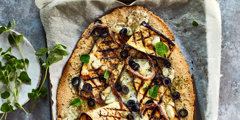 Havermoutpizza met gegrilde aubergine en ansjovis