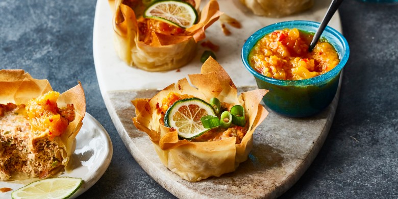 Zalmhapjes met kleverige mangochutney 