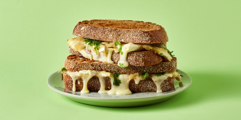 Uiensoep-tosti met brie 