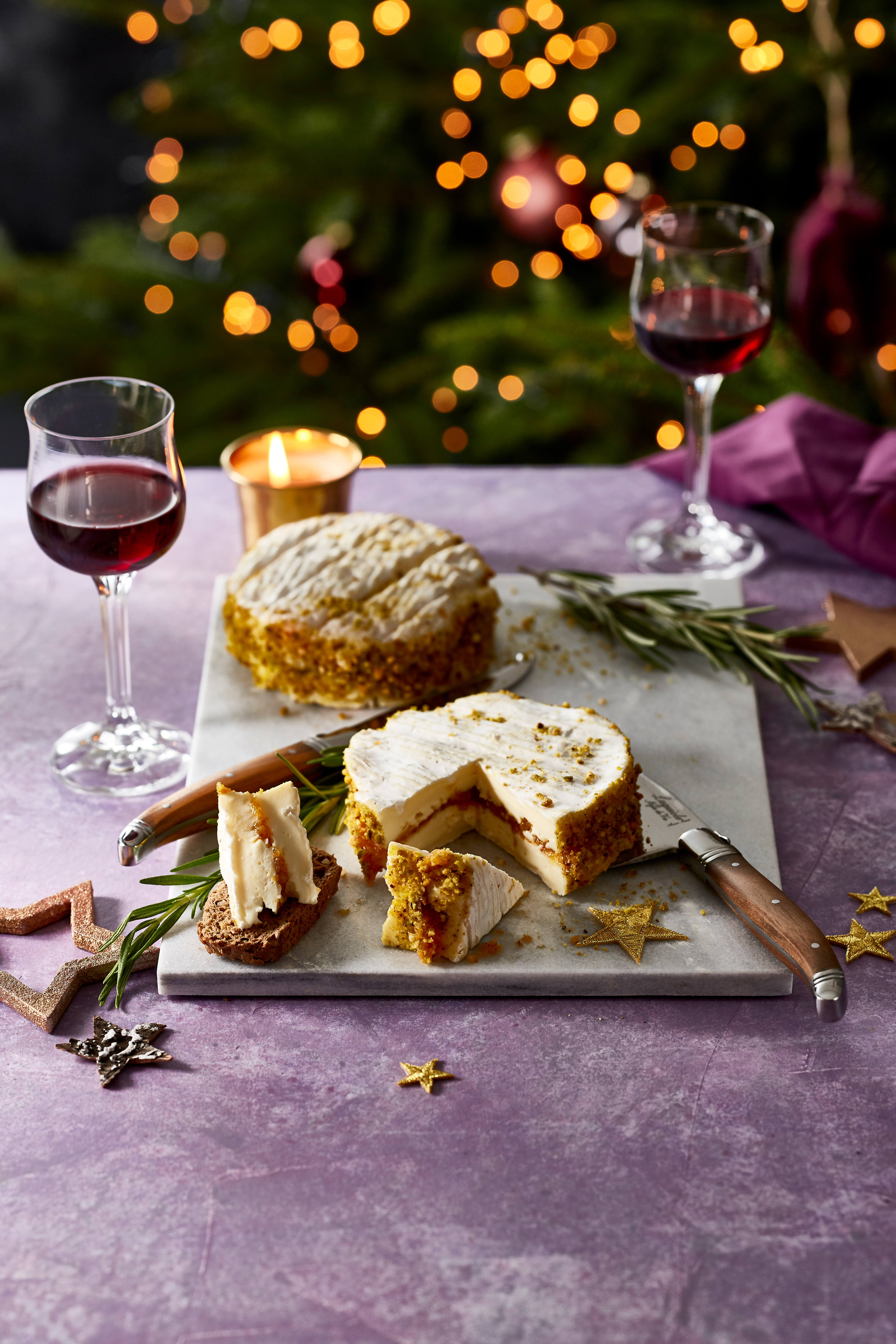 Camembert met abrikozen-dadelcrème