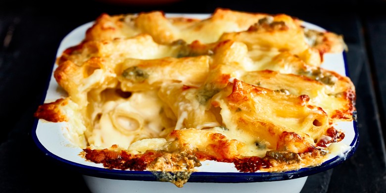 Max ’n cheese met vierkazensaus 	