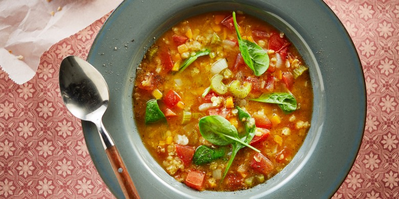 Italiaanse tomaten-linzensoep 