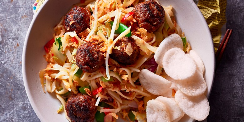 Bami  met gehaktballetjes 