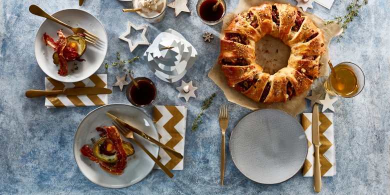 Avocado met ei en geroosterd spek