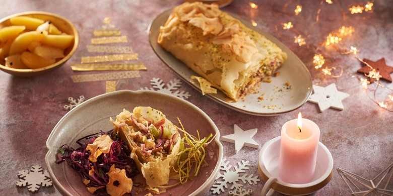 Bleekselderij-preistrudel met appel en blauwe kaas