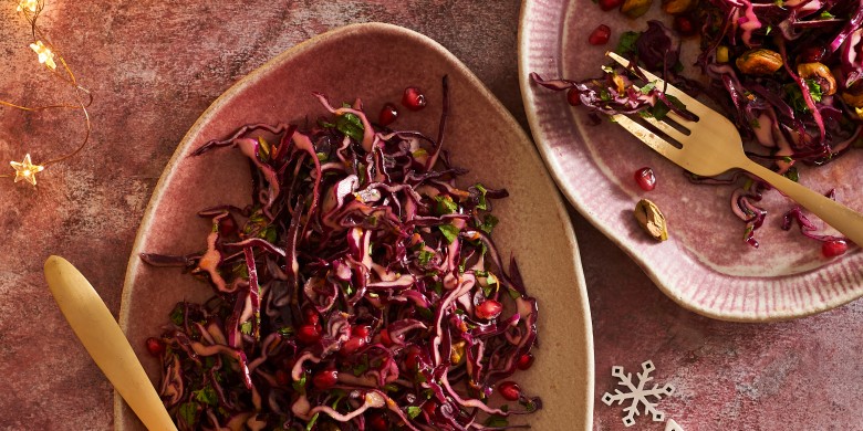 Rodekoolsalade met granaatappel