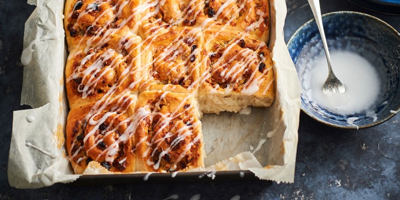 Amandelbroodjes met rozijnen en rozemarijn 