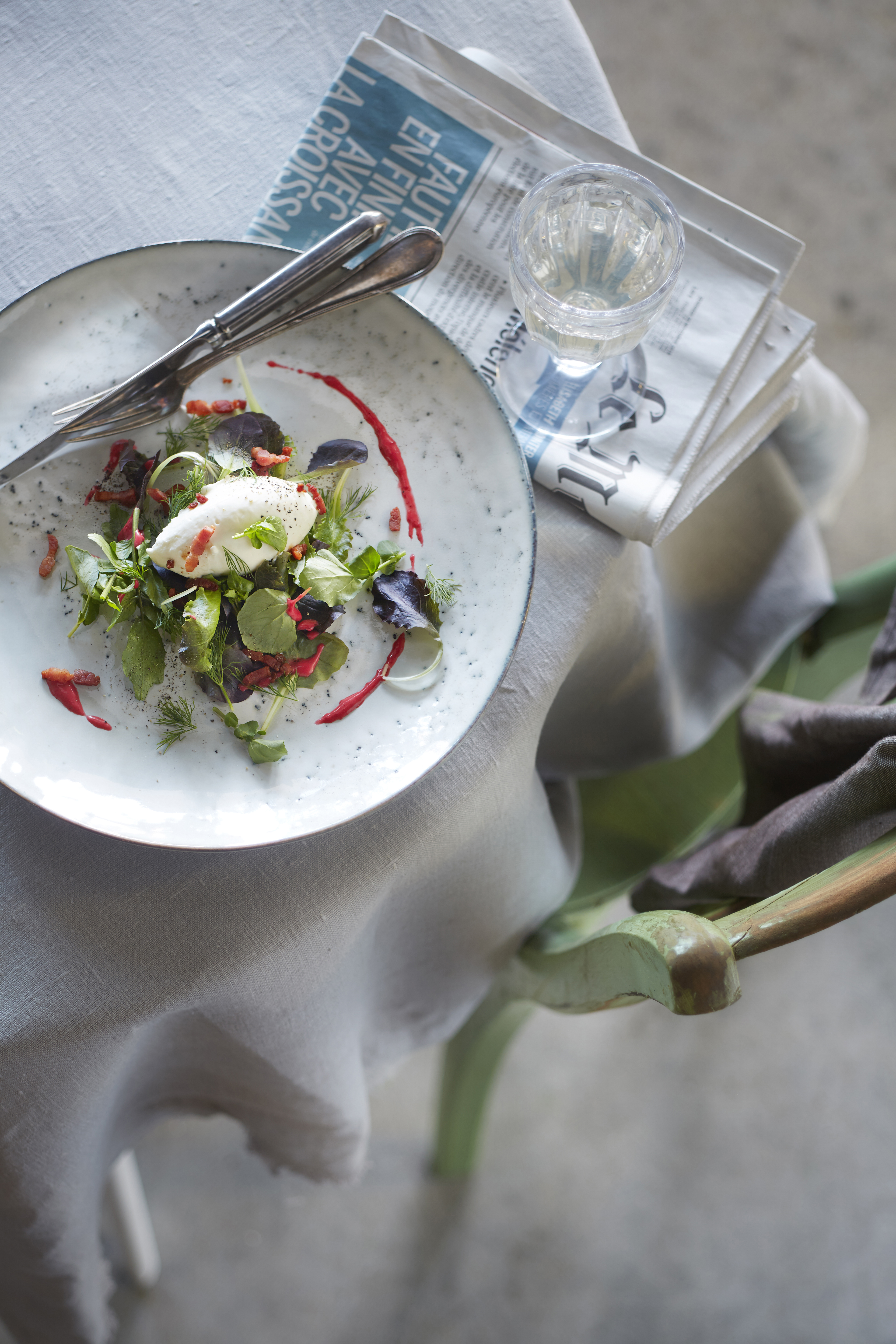 Salade met geitenkaasmousse, spekjes en frambozenvinaigrette