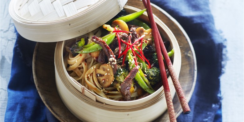 Bami met oosterse groenten en runderreepjes