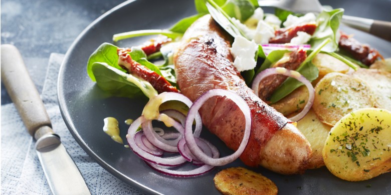 Provençaalse aardappeltjes met hamsaucijsjes en spinaziesalade 