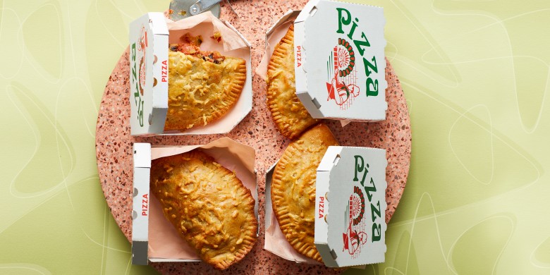 Mini-groentecalzones met salami 