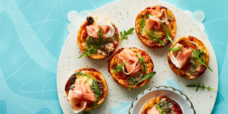 Minipizza's met witlof, gorgonzola en parmaham 