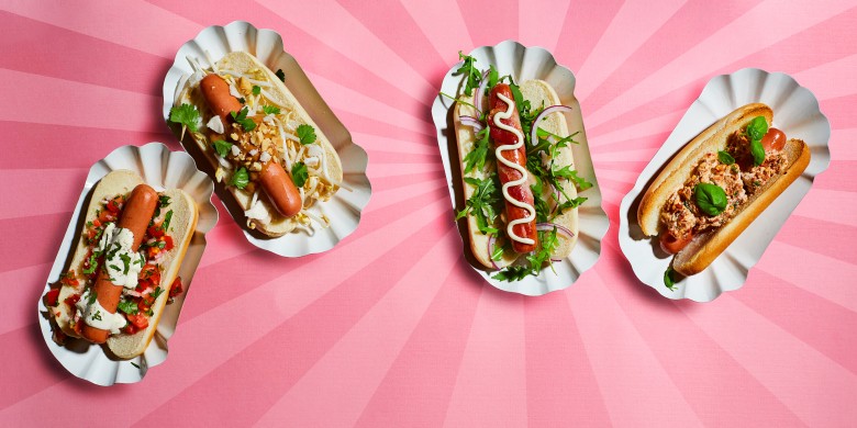 Hotdogs met kroepoekcrunch en chili-pindasaus 