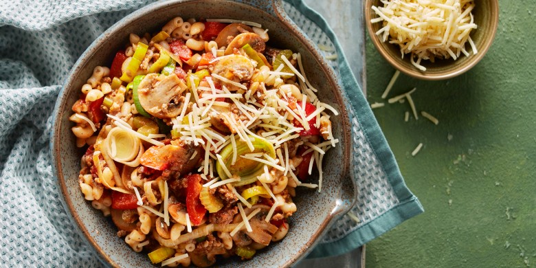 Macaroni met kruidige gehaktsaus 