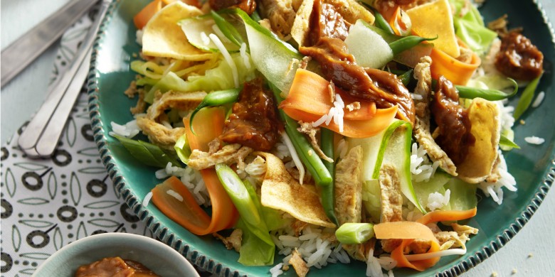 Pikante gado gado met omeletreepjes