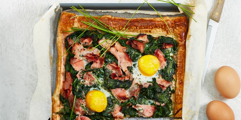 Provençaalse taart met ham, spinazie en spiegeleitjes