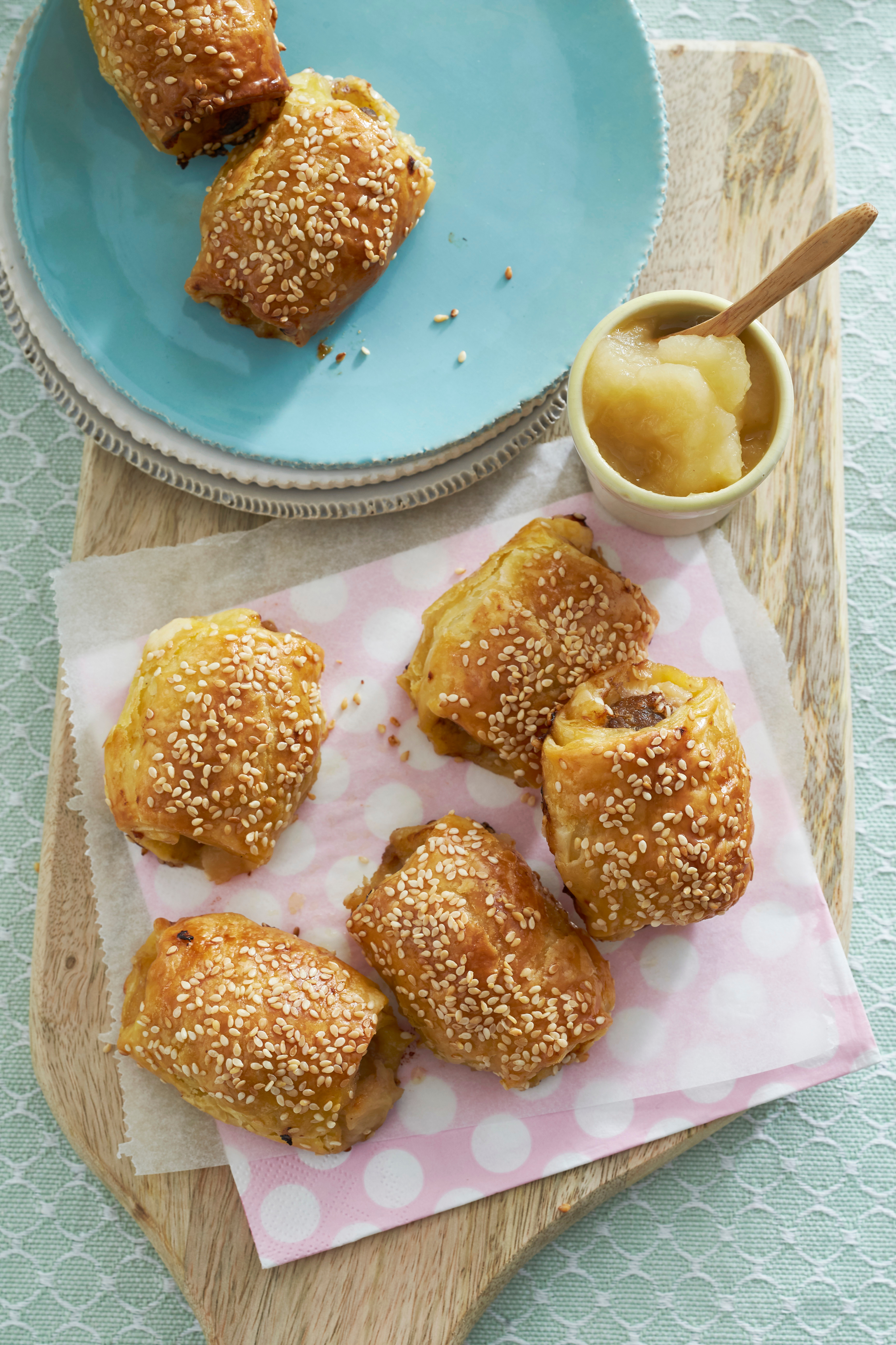 Venkel-worstenbroodjes met appelcompote