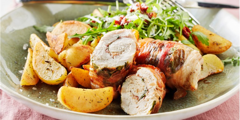 Kipsaltimbocca met aardappeltjes en rucola