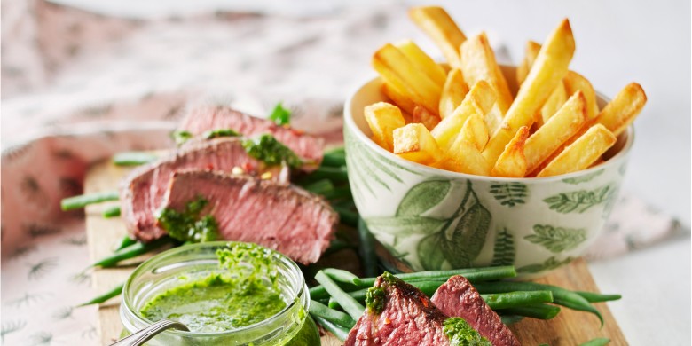 Biefstuk met chimichurri en ovenfriet