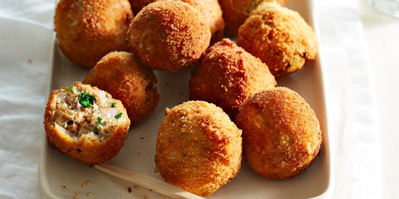 Zalmballetjes met sesamdip