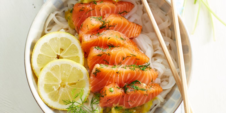 Noedels met gravad lax en citroen-mosterdsaus