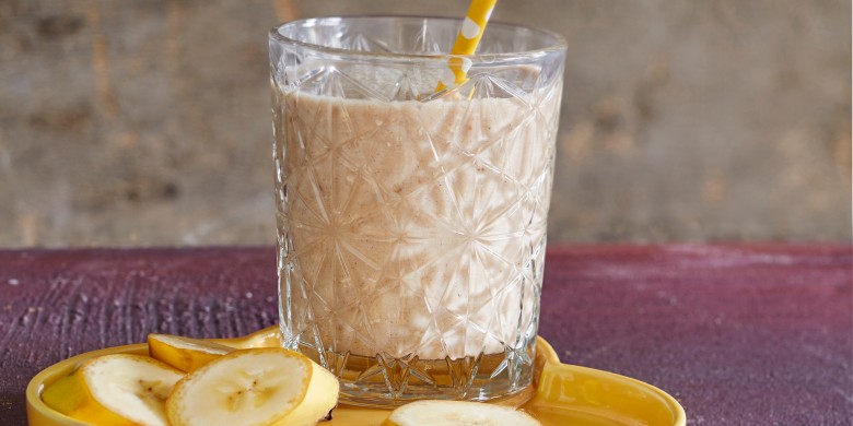Ontbijtsmoothie met banaan en dadels