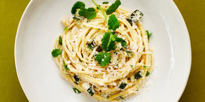 Romige linguini met courgette en geitenkaas