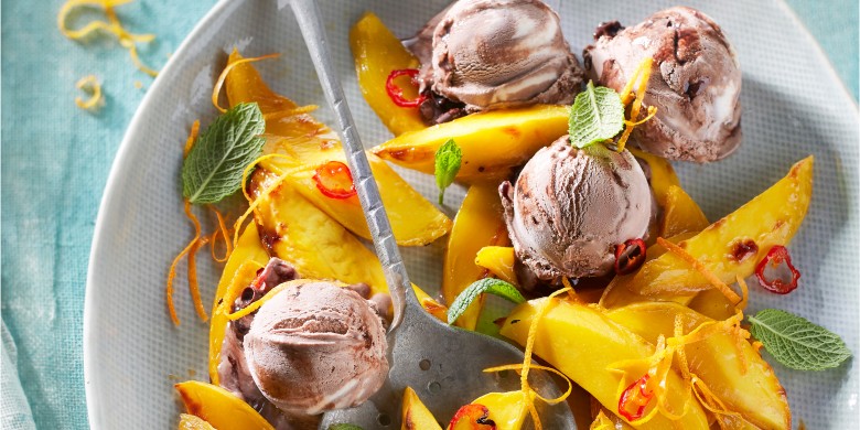 Geroosterde mango met chocolade-ijs