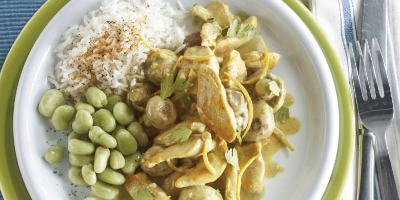 Kip gestoofd in witte wijn met sinaasappel en selderij