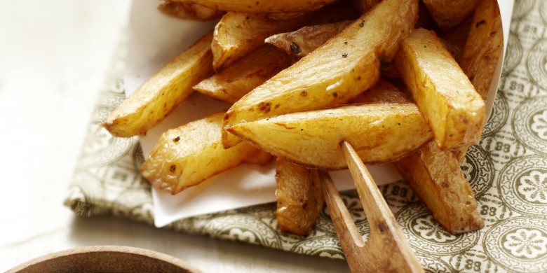 Grote frieten met yoghurttartaarsaus