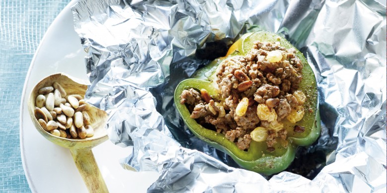 Gegrilde en gevulde paprika's