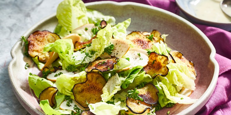 Kropsla met gerookte kip en auberginechips 