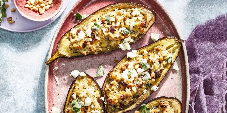 Aubergine gevuld met gekruide kip