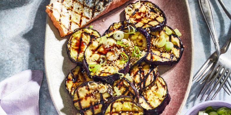 Gegrilde aubergine met oosterse dressing