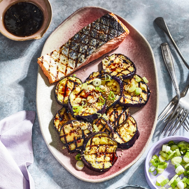 Gegrilde aubergine met oosterse dressing