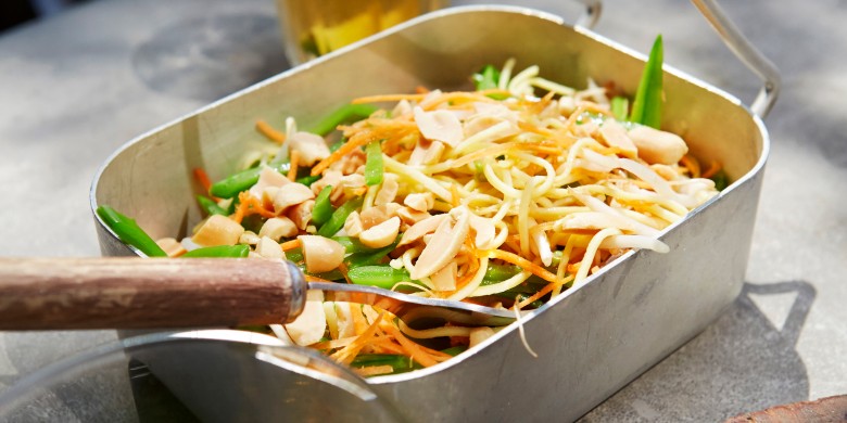 Noedelsalade met sugarsnaps
