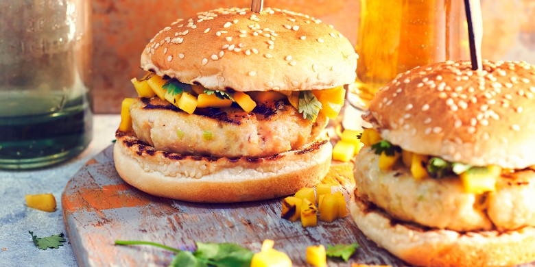 Thaise kabeljauwburgers met gegrilde mango