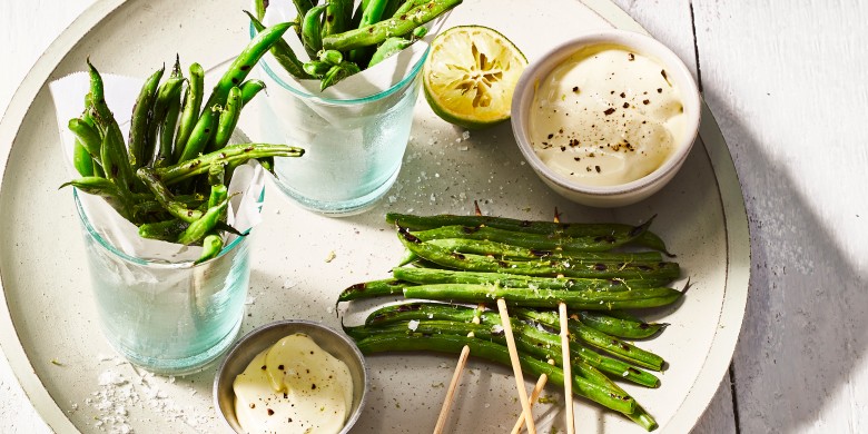 Sperzieboon’frietjes’ met limoen-avocadomayo
