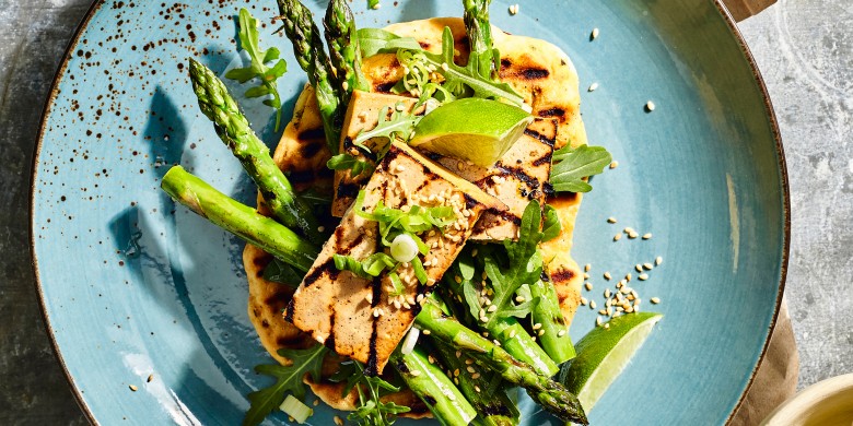Geroosterde tofu met groene asperges