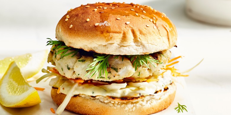 Visburgers met mosterd-kruidenmayonaise