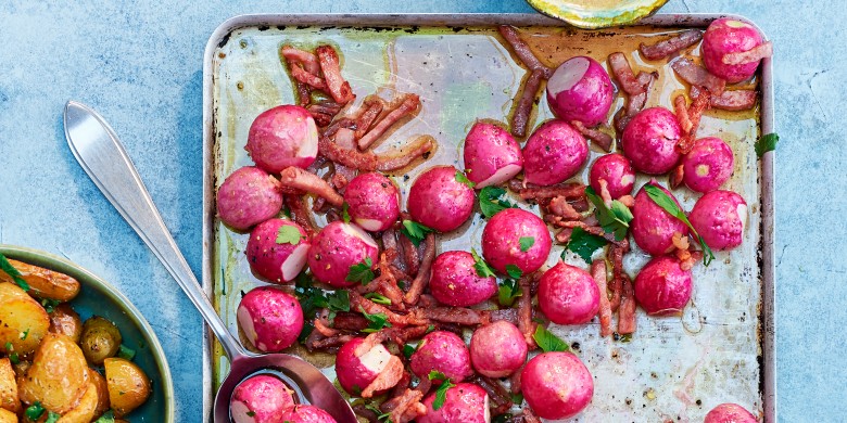 Geroosterde radijsjes met ham en mosterddressing