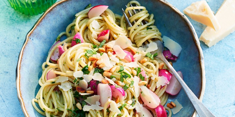 Spaghetti met radijs en parmezaan