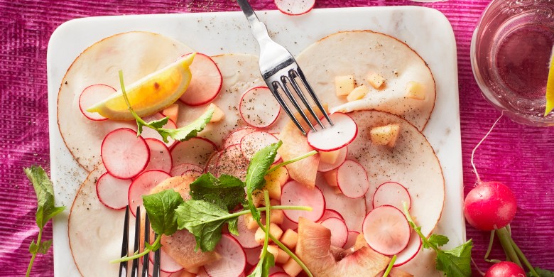 Radijssalade met gerookte kipfilet en nectarine