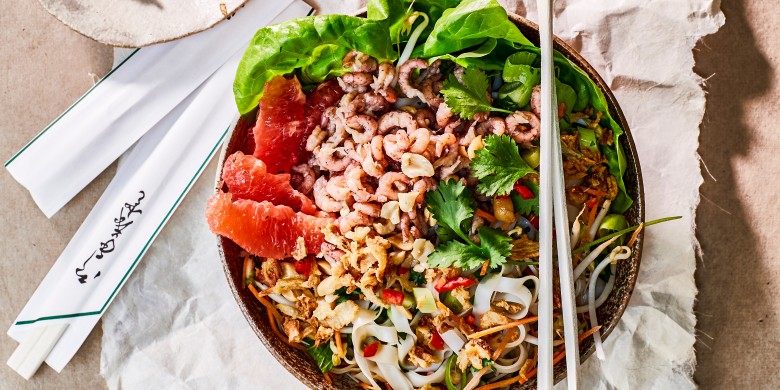 Vietnamese noedelsalade met garnalen en grapefruit