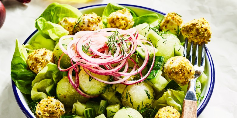 Bolletjessalade met meloen, komkommer en geitenkaas