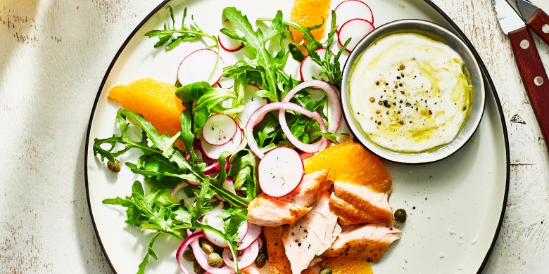 Zalmsalade met sinaasappel en radijs