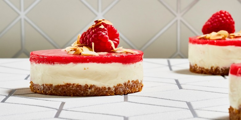 Cheesecakejes met witte chocolade en framboos